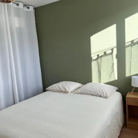 Lumineux Au Coeur De - 100 M Apartamento